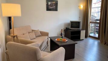 Apartment, 1 Bedroom, Balcony | Living area