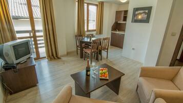 Apartment, 1 Bedroom, Balcony | Living area