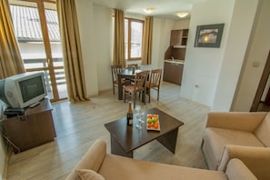 Apartment, 1 Bedroom, Balcony | Living area