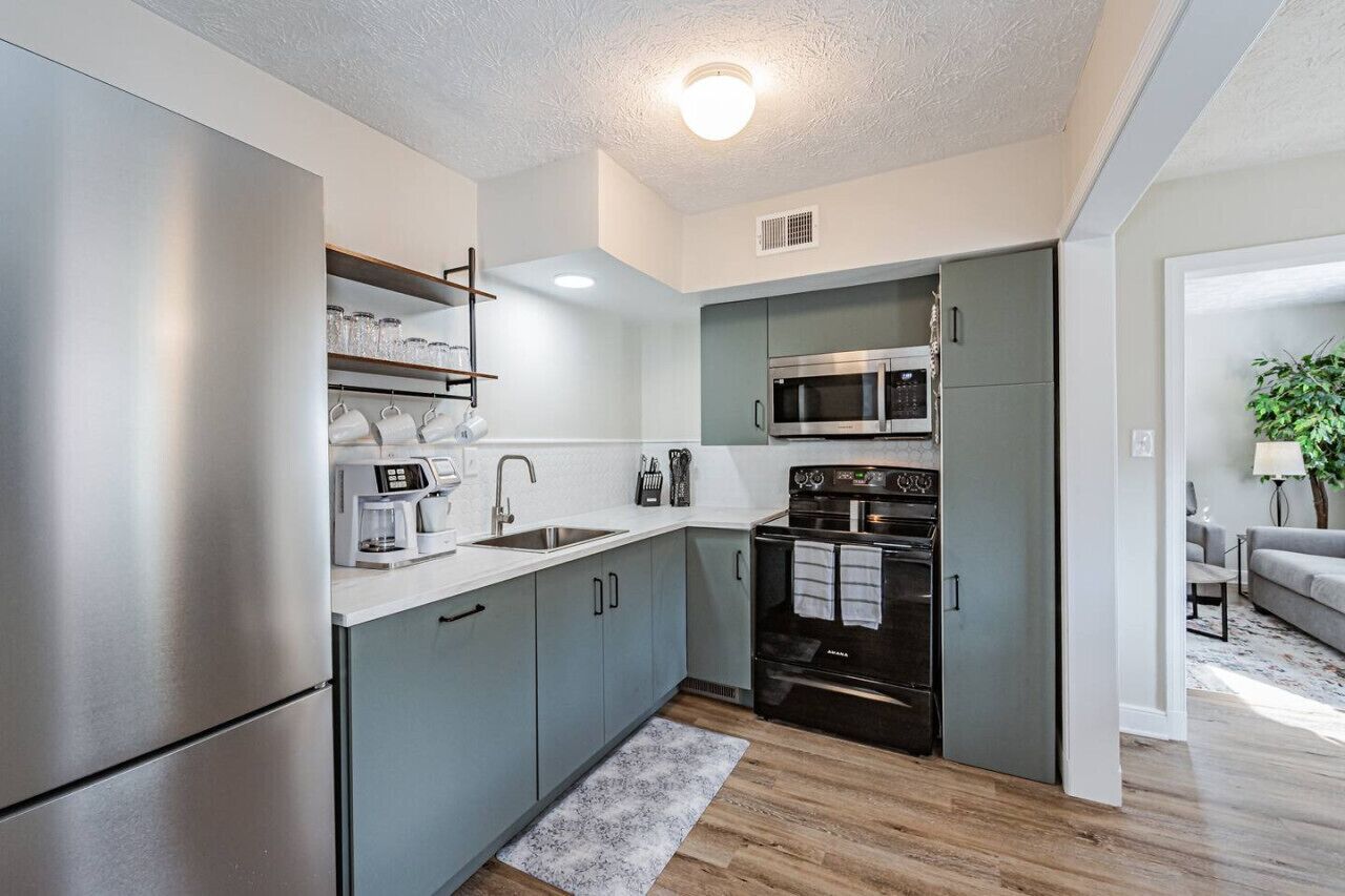 Kjøleskap, mikrobølgeovn, ovn og kokeplater