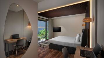 1 bedroom, premium bedding, down comforters, free minibar