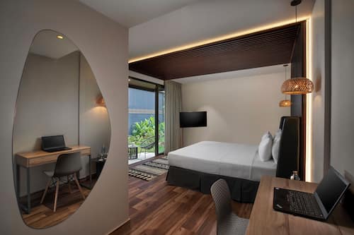 Deluxe Room, 1 Bedroom, Garden View, Ground Floor | 1 bedroom, premium bedding, down duvets, free minibar