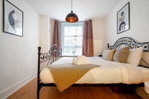 Leilighet – city | 2 soverom, individuelt dekorert, individuelt innredet og skrivebord