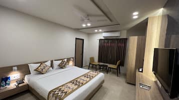 1 bedroom, desk, free WiFi, bed sheets