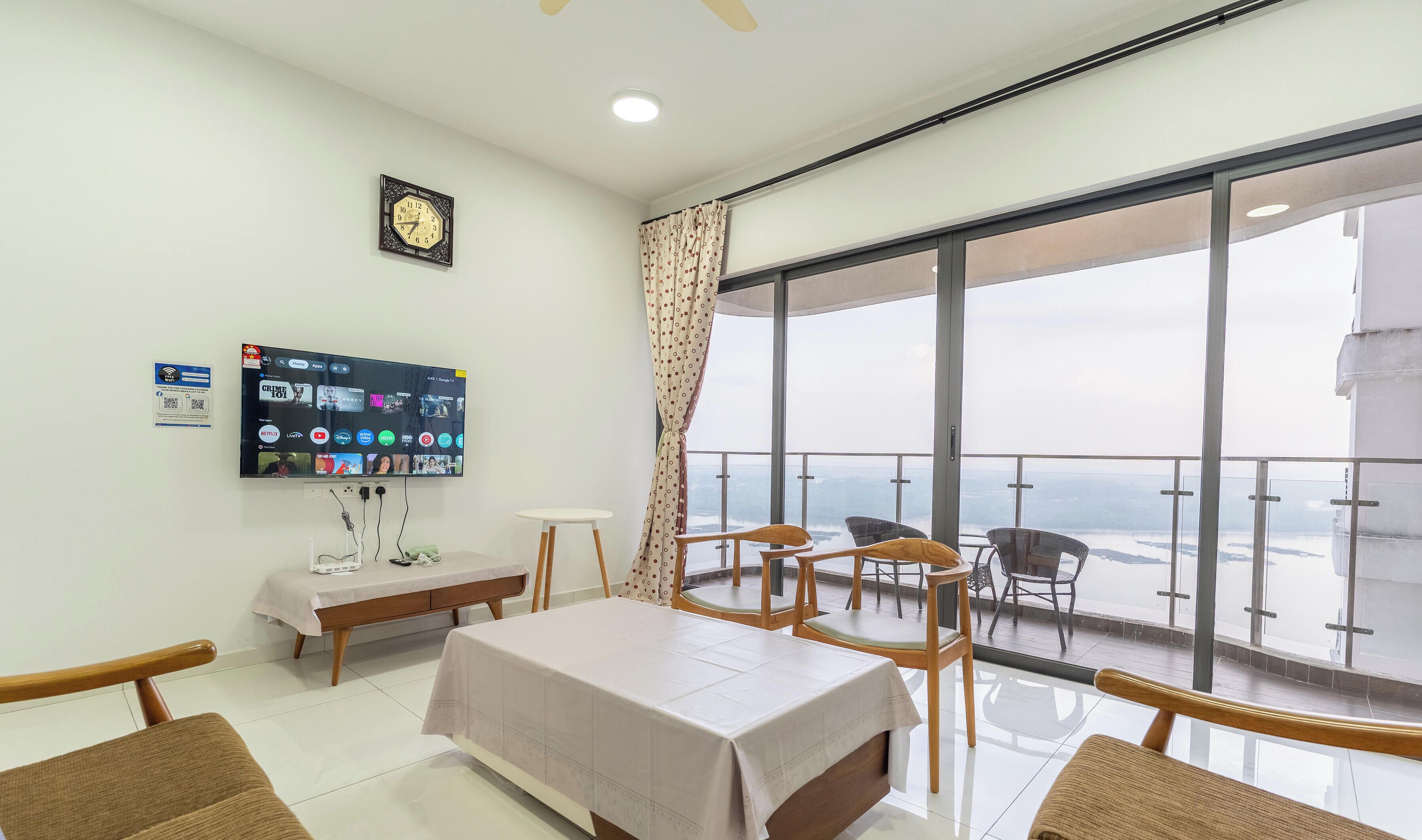 Appartement, 3 chambres, non-fumeurs, vue mer | Coin séjour | TV connectée de 50 pouces avec chaînes par câble, Netflix