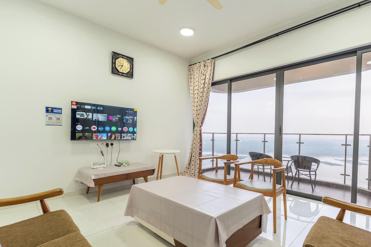 Basic Apartment, 3 Bedrooms, Non Smoking, Sea View | Living area