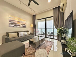 Appartement Familial, 3 chambres, balcon, vue mer | Coin séjour | TV connectée de 50 pouces avec chaînes par câble, Netflix