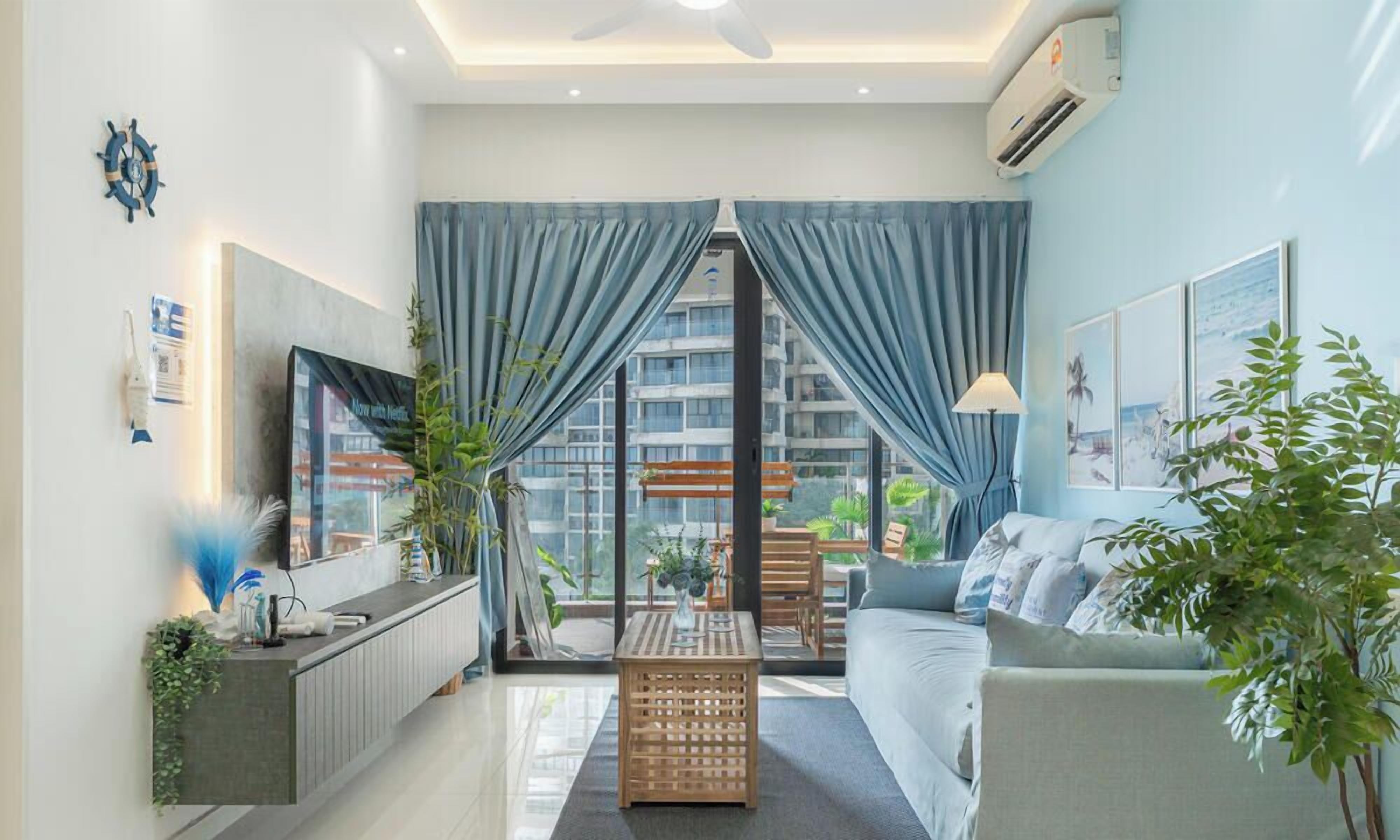 Appartamento Deluxe, 2 camere da letto, vista mare | Area soggiorno | Smart TV 55 pollici con canali via cavo, Netflix, servizi in streaming