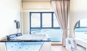 Exclusive Apartment, 3 Bedrooms | Free WiFi, bed sheets - Country Garden Danga Bay By Stayrene (Johor Bahru)