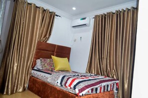 4 kamar tidur, Wi-Fi gratis, dan seprai linen