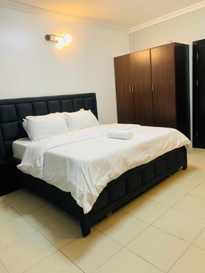 3 dormitoris, planxa i posts de planxar, wifi gratuïta i roba de llit 