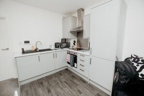 Private kitchen - Elthorne Luxury Apartments  EL2 (Greater London)