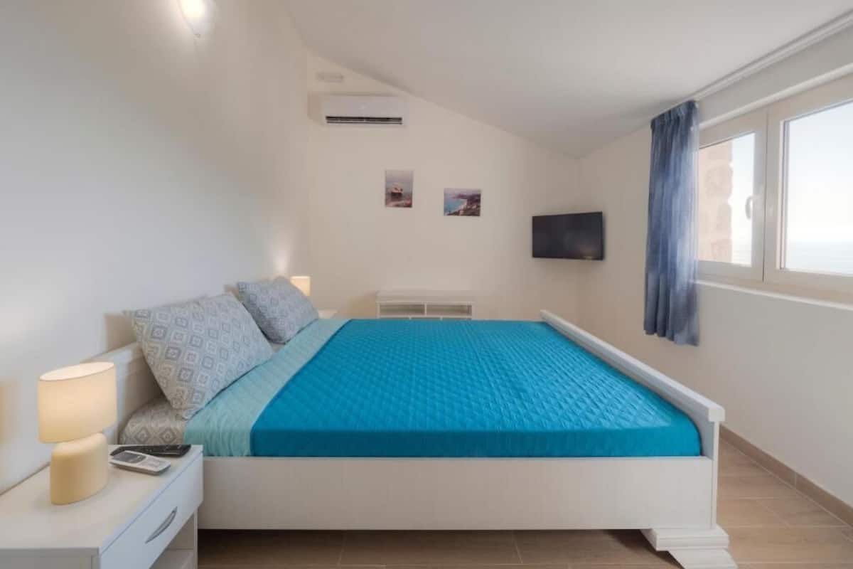 Ropa de cama de alta calidad, escritorio, wifi gratis y ropa de cama 