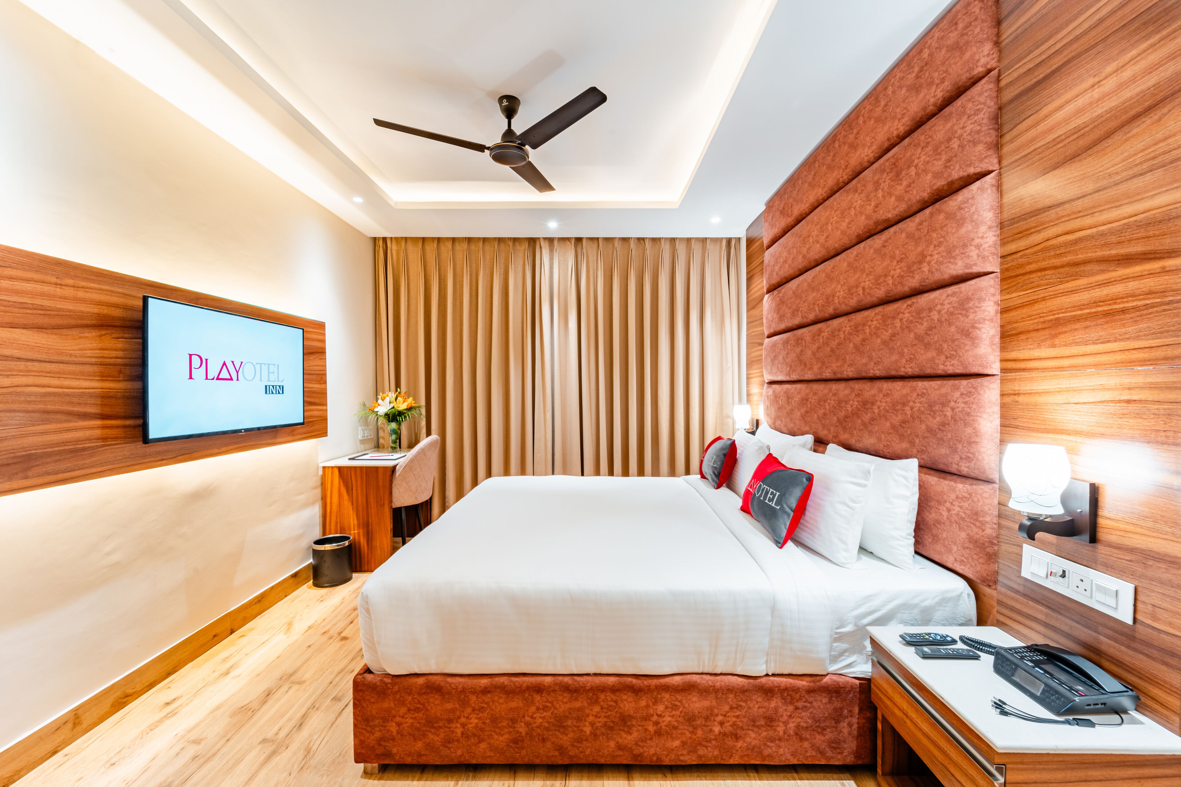 premium double room | premium bedding, in-room safe, desk, free wifi
