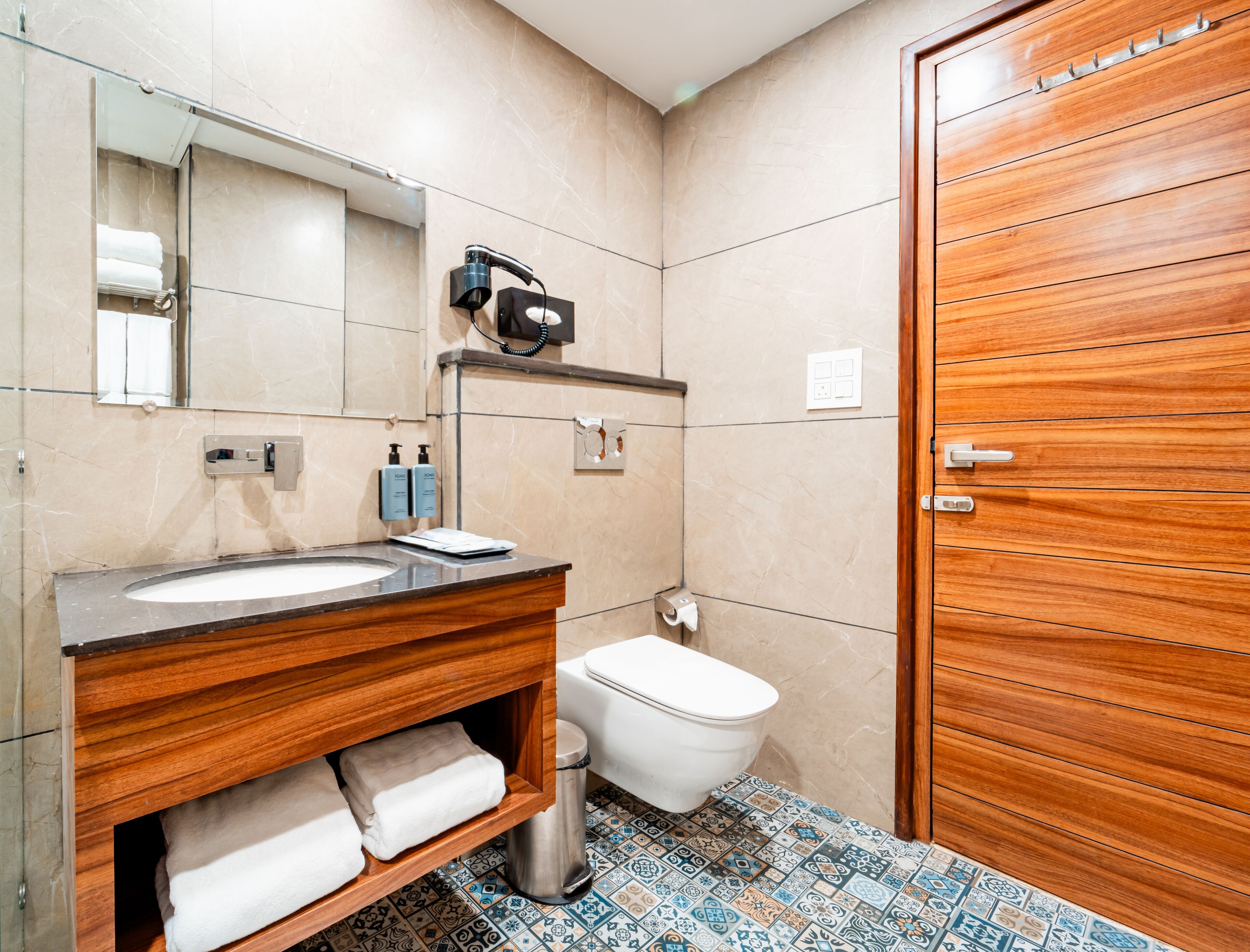 premium double room | bathroom | towels