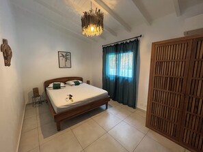 5 chambres, fer et planche à repasser, Wi-Fi, draps fournis