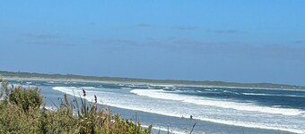  Tangara - A Stylish Newly Renovated Studio Apartment, close to the surf beach.