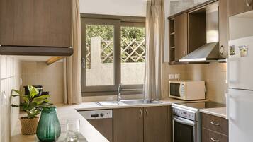 Fridge, microwave, oven, dishwasher