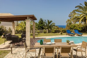 Outdoor dining - Private Villa Helios, in Cape Liakas, Spartia, Kefalonia (Spartià)