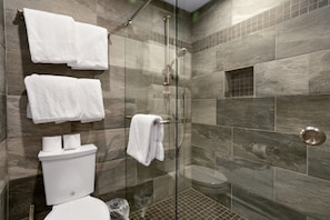 Hair dryer, towels - Large East Vail Chalet - Hot Tub & Close to Bus (Vail)