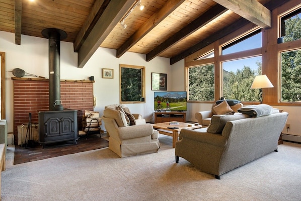 Unclassified image, 1 of 27, button - Large East Vail Chalet - Hot Tub & Close to Bus (Vail)