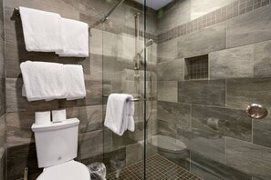 Hårføner og håndklær