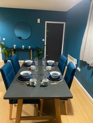 Dining - Beautiful 2-bed Apartment in Leeds (Leeds)
