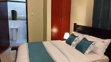 Deluxe-Doppelzimmer | Schreibtisch, laptopgeeigneter Arbeitsplatz, kostenloses WLAN