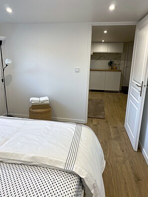1 habitación, wifi y ropa de cama