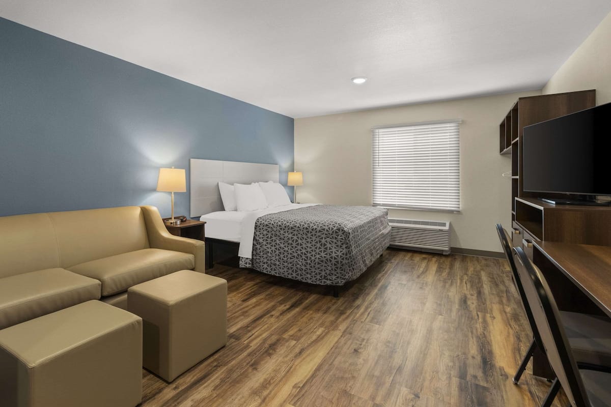 Suite, 1 King Bed, Non Smoking