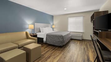 Suite, 1 King Bed, Non Smoking