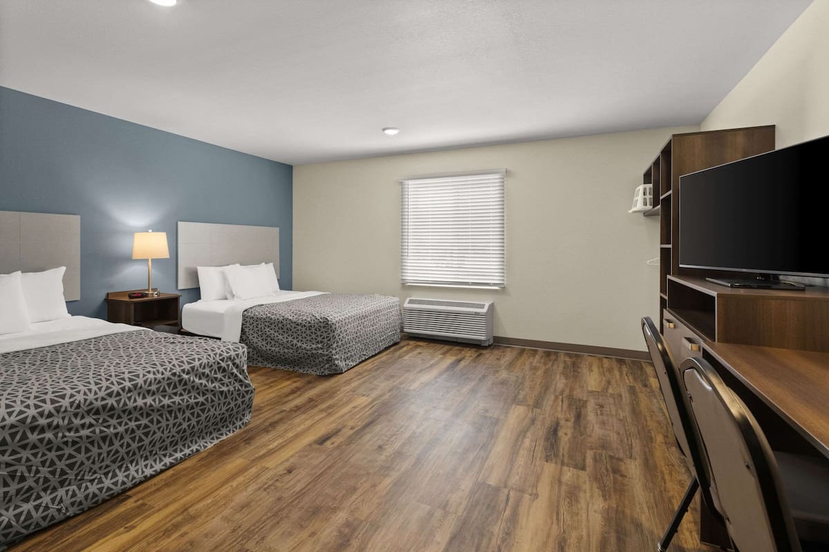 Suite, 2 Queen Beds, Accessible, Non Smoking