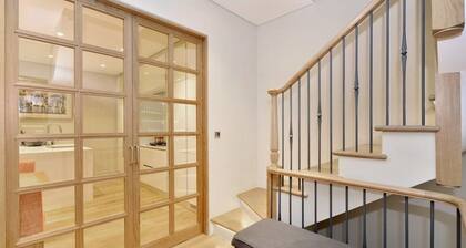 Charming 3-bed House in London