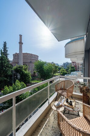 Outdoor dining - Houseloft Rotunda Escape (Thessaloniki)