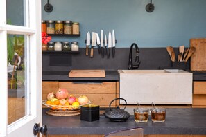 Kühlschrank, Ofen, Herdplatte, Geschirrspüler