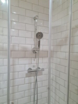 Apartment, 1 King Bed | Bathroom | Shower, towels - Remarkable 1-bed Apartment in Romford (Romford)
