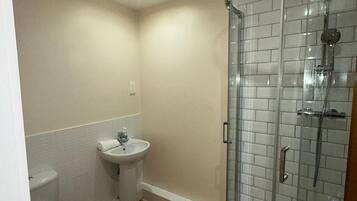 Apartment, 1 King Bed | Bathroom | Shower, towels