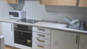 Ketuhar gelombang mikro, cerek elektrik, pembakar roti