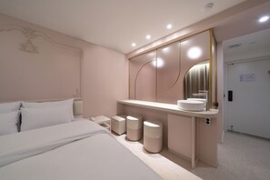 Basic Suite | Desk, laptop workspace, soundproofing, free WiFi - Glam Hotel (Incheon)