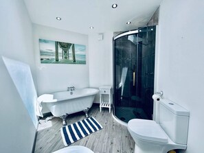 Cottage | Bilik Mandi | Pancuran mandi, pengering rambut, tuala disediakan 