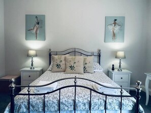 3 habitaciones, tabla de planchar con plancha y wifi gratis 