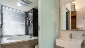A modern bathroom with a large bathtub, a separate sink, and a toilet. - 1B1b Cinema, Kitchen, Bathtub, Desk, 1.5min to MRT (Taipei City)