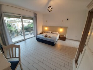 Premium-sengetøj, individuel indretning, skrivebord, gratis Wi-Fi