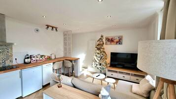 TV connectée, jeux vidéo, livres