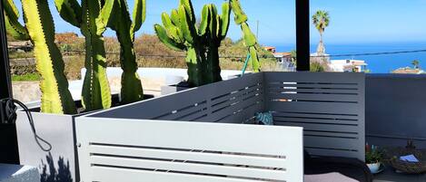 Design Villa, Sea View, Mountainside | Living area | Netflix, streaming services, computer monitors, printers