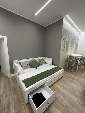 1 bedroom, WiFi, bed sheets - Di&Da Guest House (Napoli)