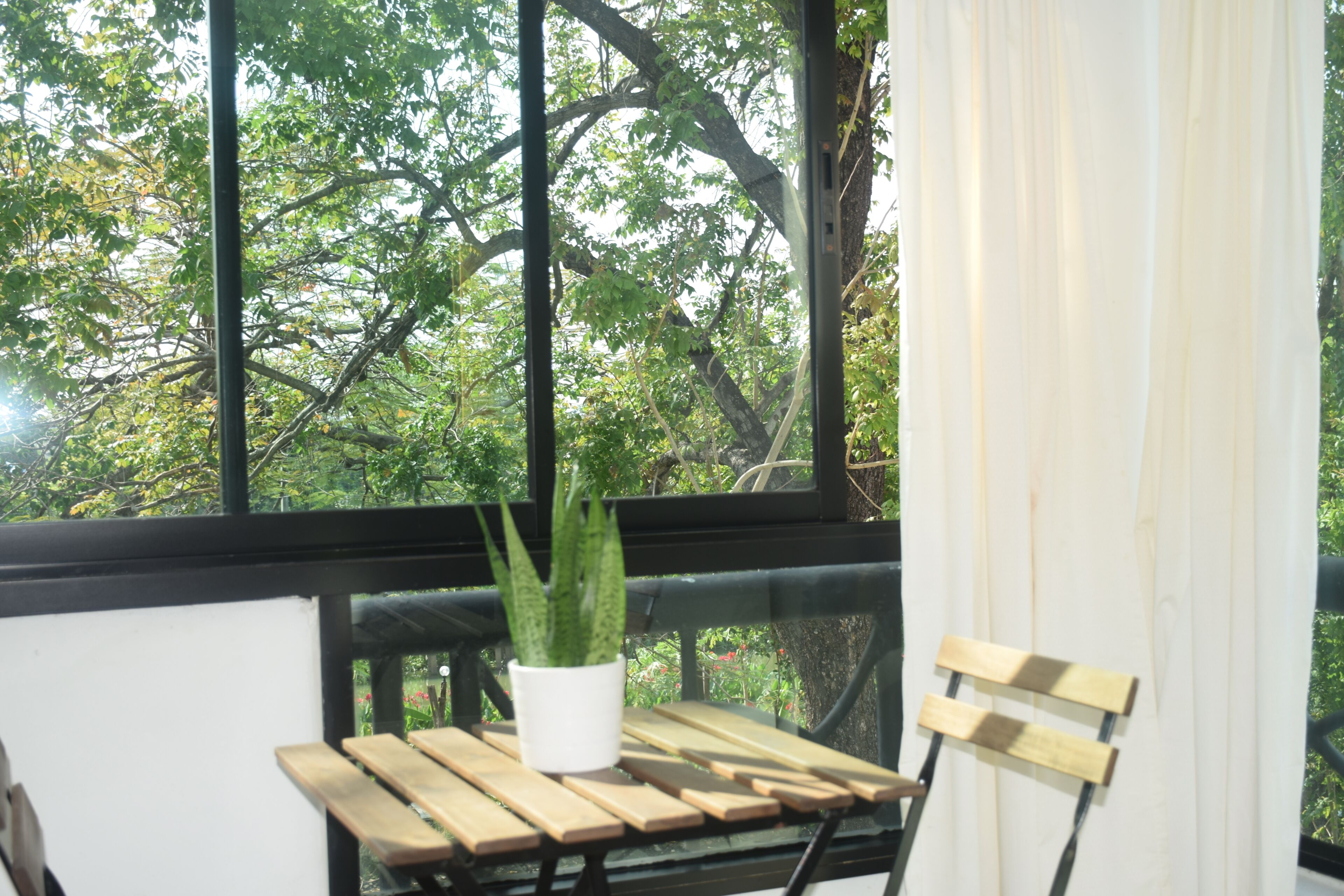 Deluxe Room, 1 King Bed | Lake view