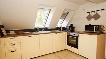 Fridge, microwave, oven, stovetop