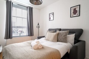 2 bedrooms, desk, iron/ironing board, free WiFi