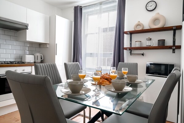Dining - Stylish 2BR near Liverpool Street - City of London (London)